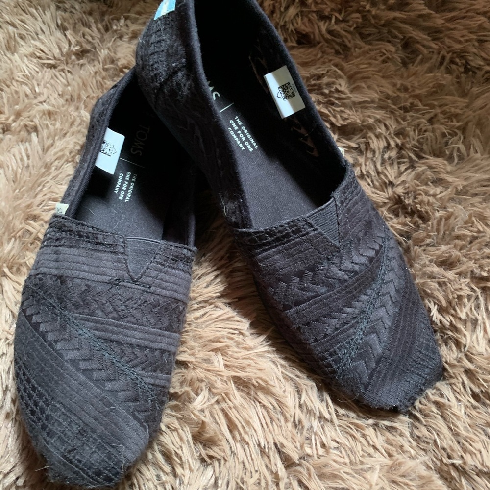 NWOT black Toms